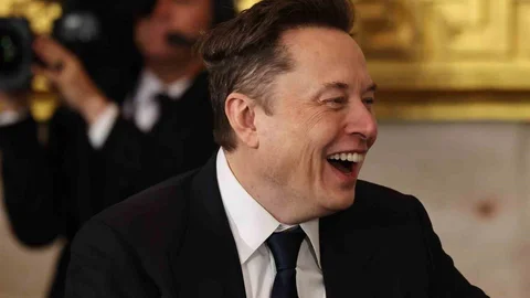 Elon Musk Tarihteki İlk 800 Milyar Dolar Zenginliği Aşan Kişi Oldu