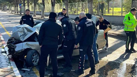 Amcasının Aracını Çalan Genç Kaza Yaptı