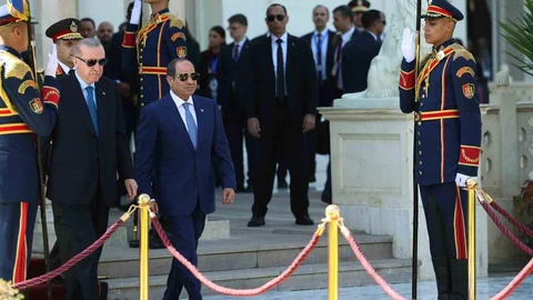 Cumhurbaşkanı Erdoğan Mısır'da Resmi Törenle Karşılandı