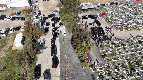 Özgür Özel Hatay'da Deprem Mezarlığını Ziyaret Etti