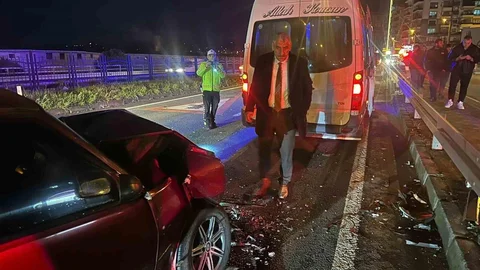 Rize'de Minibüs ve Tofaş Çarpıştı