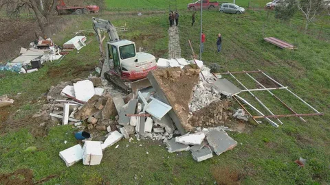 Çanakkale'de 10 Kaçak Yapı Yıkıldı