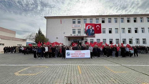 Sarıgöl'de Öğrencilerden Bayrak Sevgisi Mesajı
