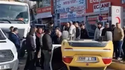 Elazığ'da Taksi Ters Döndü