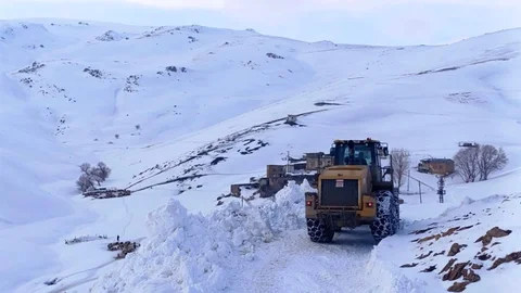 Van’da Kapanan Yollar Yeniden Açılıyor