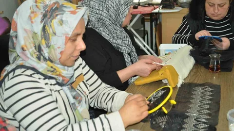 Kadınlar Kastamonu'da Kurslarla Sosyalleşiyor