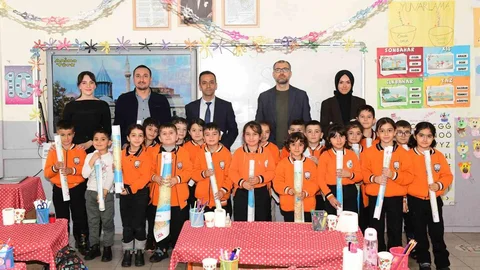 Çatak'ta Öğrencilere Harita Dağıtımı