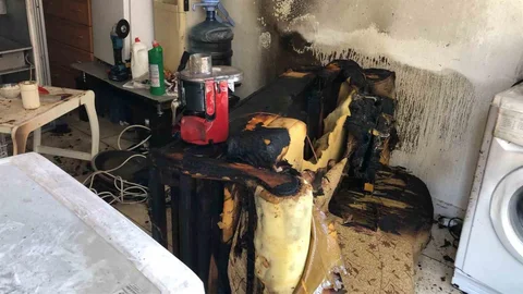 Elazığ'da Depo Yangını Kontrol Altına Alındı