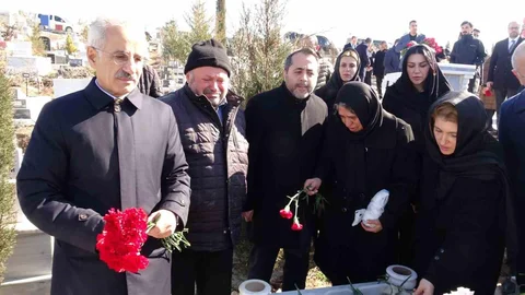 Bakan Uraloğlu Malatya’da Anıtı Ziyaret Etti
