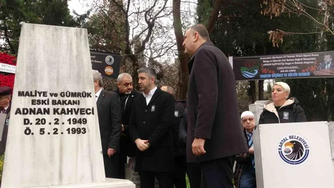 Adnan Kahveci Kabri Başında Anıldı