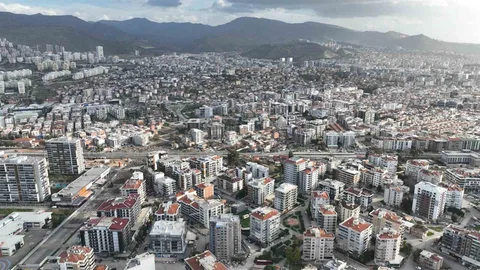 İzmir'de Deprem Çalışmaları Devam Ediyor