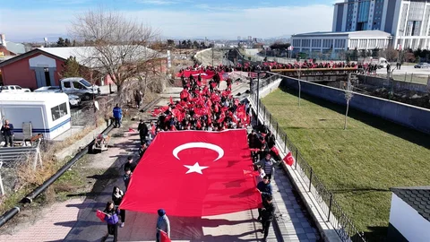 Yeşilyurt'ta Gençlik Bayrak Yürüyüşü Düzenlendi