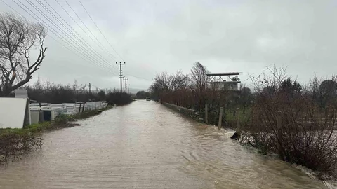 Ayvacık’ta Sağanak Yağış Problemleri Artırdı