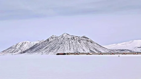 Bitlis'te Van Gölü Ekspresi Manzarası
