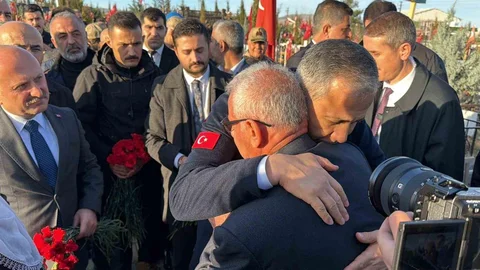 Adıyaman'da Deprem Şehitliği Ziyareti