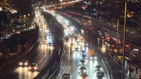 İstanbul'da Trafik Yoğunluğu Artıyor