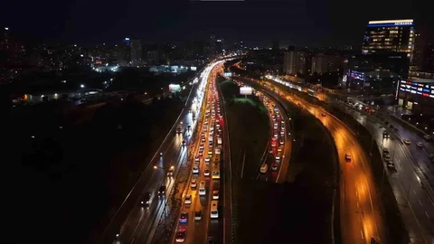 İstanbul'da Trafik Yoğunluğu Yükseldi