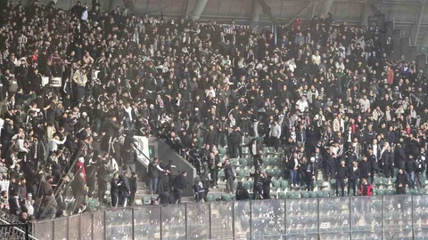 Beşiktaş Tribününde Olaylar Çıktı