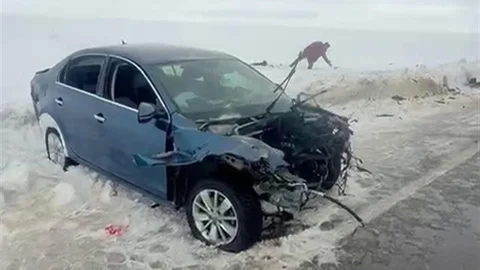 Erzurum'da Otomobil ve Tır Çarpıştı