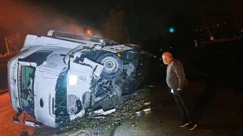 Bursa'da Tır Kanala Uçtu