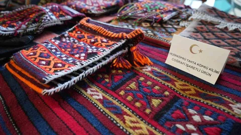Kadınların El Emeği Kilimleri Bekliyor