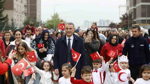 İlkadım'da Minik Öğrencilerden Bayrak Sevgisi