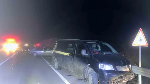 Kastamonu'da Minibüs ve Otomobil Çarpışması