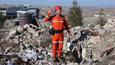 Nevşehir'de Eğitim Alan Arama Kurtarma Köpekleri