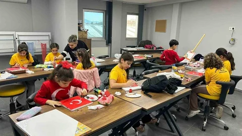 Bayrak Sevgisi Başiskele'de Başladı