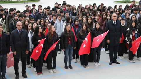 Tarsus'ta Deprem Şehitleri İçin Anma Programı Düzenlendi