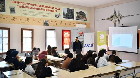 Yeşilyurt'ta Afet Hazırlık Eğitimleri Devam Ediyor