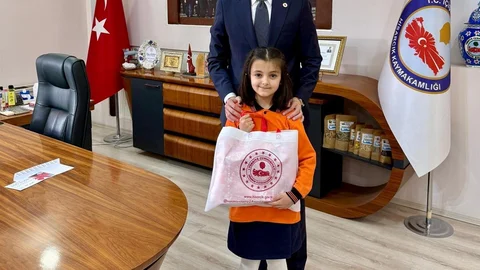 Hisarcık'ta Öğrenciye Ödül Verildi