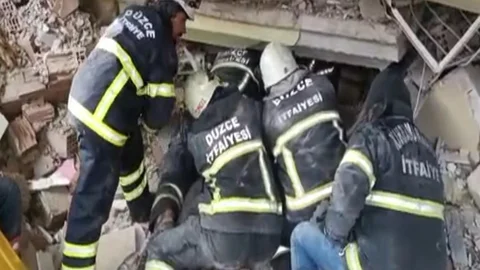 Düzce'de Deprem Acıları Unutulmuyor