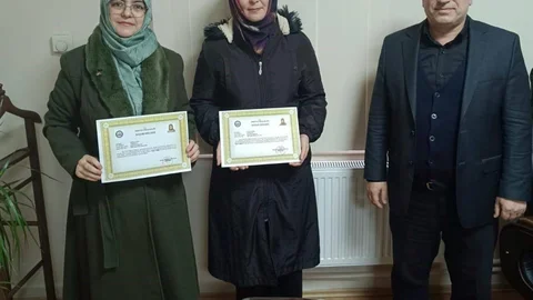 Emet'te Kur'an Kursu Öğreticilerine Ödül Verildi