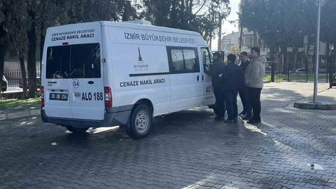 İzmir'de Su Dolan Alt Geçitte Hayatını Kaybeden Sürücü Defnedildi