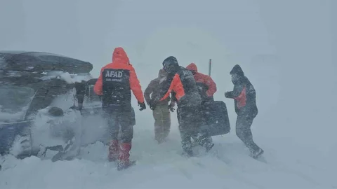 Kayseri'de Tipi Nedeniyle Mahsur Kalanlar Kurtarıldı