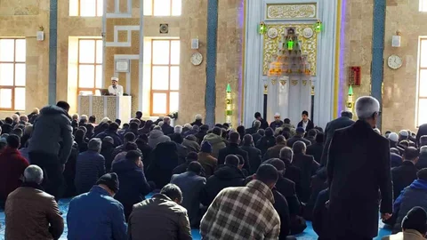 Çaldıran'da Deprem Şehitleri Anıldı