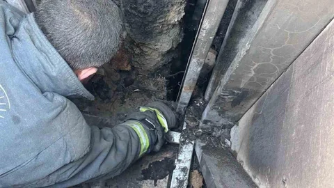 Van'da Çatı Yangını Çıktı