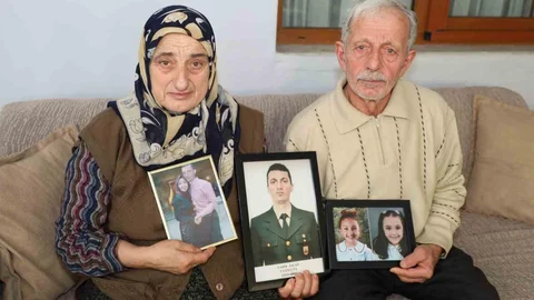 Depremde Yok Olan Aile Anıldı
