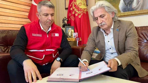 Türk Kızılay Manisa'da 200 Aileye İftar Yardımı