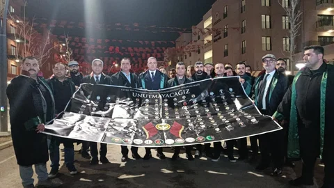 Mersin Barosu'ndan Hatay'a Dayanışma: Mersin Barosu Başkanı Gazi Özdemir, Hatay'daki Deprem Anmasında Konuştu