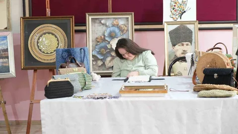 Muş’ta Down Sendromlu Rabia’nın Sanat Başarısı