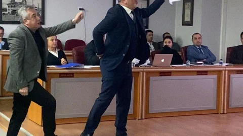 Balıkesir'de Gergin Meclis Toplantısı