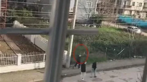 Kocaeli'de Çocuk Havaya Ateş Etti