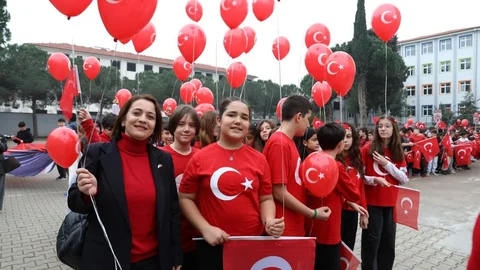 Karasu'da Bayrak Sevgi Yürüyüşü