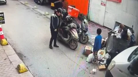 Eskişehir'de Kurye Çocuğa Ceket Verdi