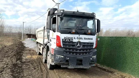 Düzce'de Yol Bakım Çalışmaları Devam Ediyor