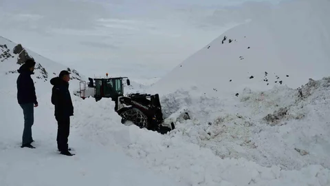Beytüşşebap'ta Kar Kalınlığı 3 Metreyi Geçti