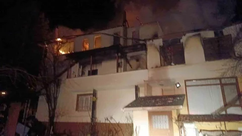 Safranbolu'da 3 Katlı Evde Yangın Çıktı