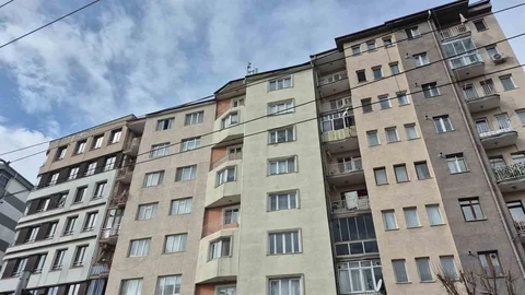 Eskişehir'de Çatıdan Düşen İşçi Yaralandı